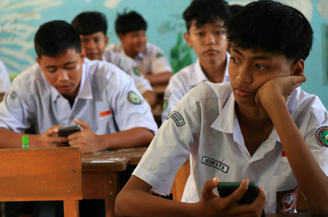 students learning programming in classroom